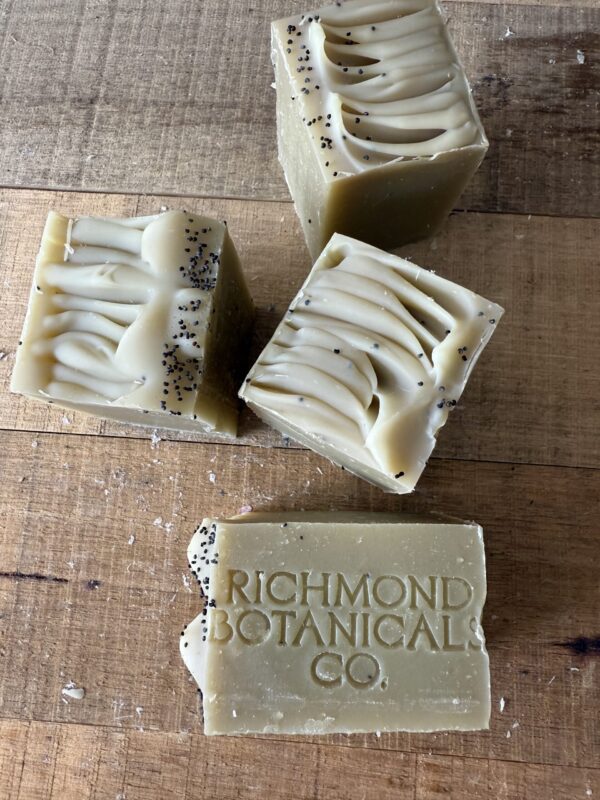 BOTANICAL HAND MADE SOAP. Gardeners Kelp Scrub