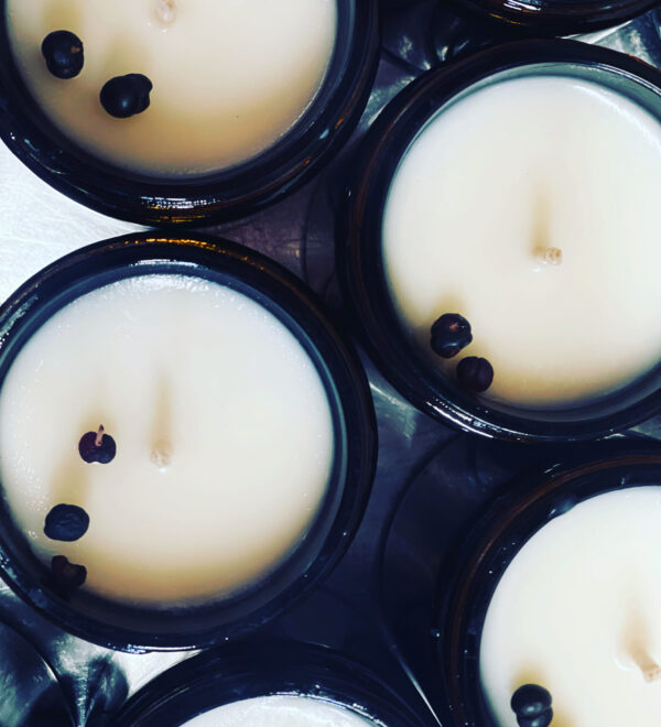 ARTISAN CANDLE. Tasmanian Pepperberry & Black Raspberry - Image 4