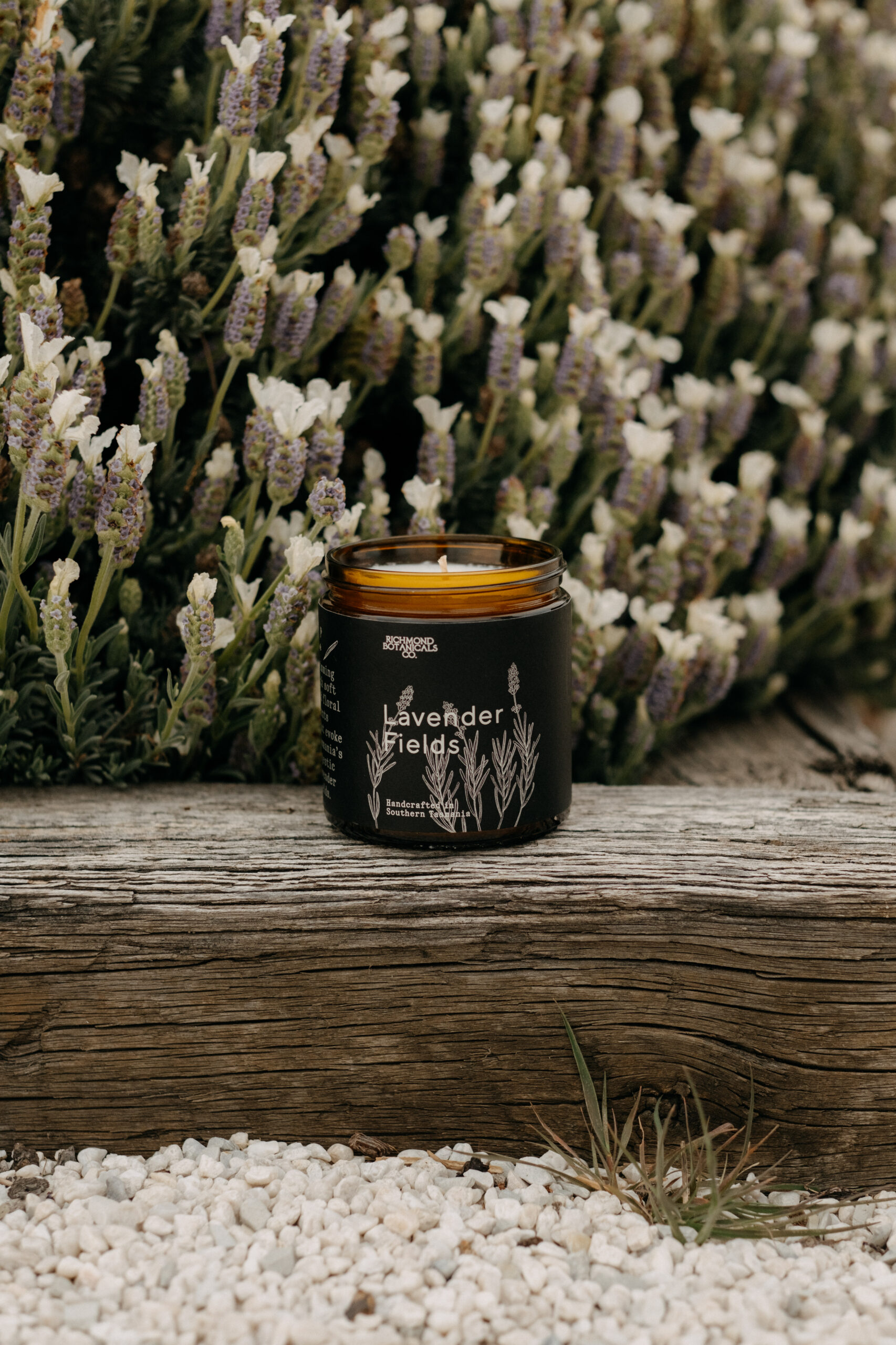 BOTANICAL ESSENTIAL OIL CANDLE. Lavender Fields